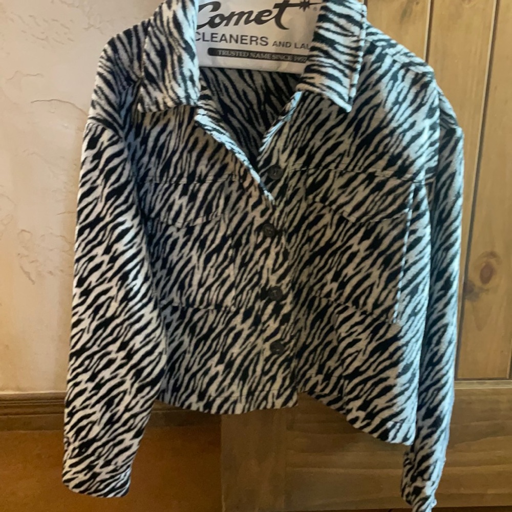 Kylie and Kendall zebra print jacket/top